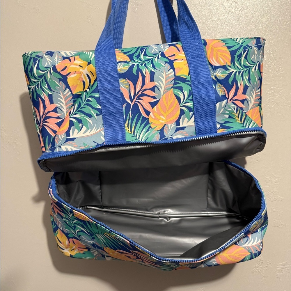 No Boundaries Beach Elevated Zip Bottom Cooler To… - image 7